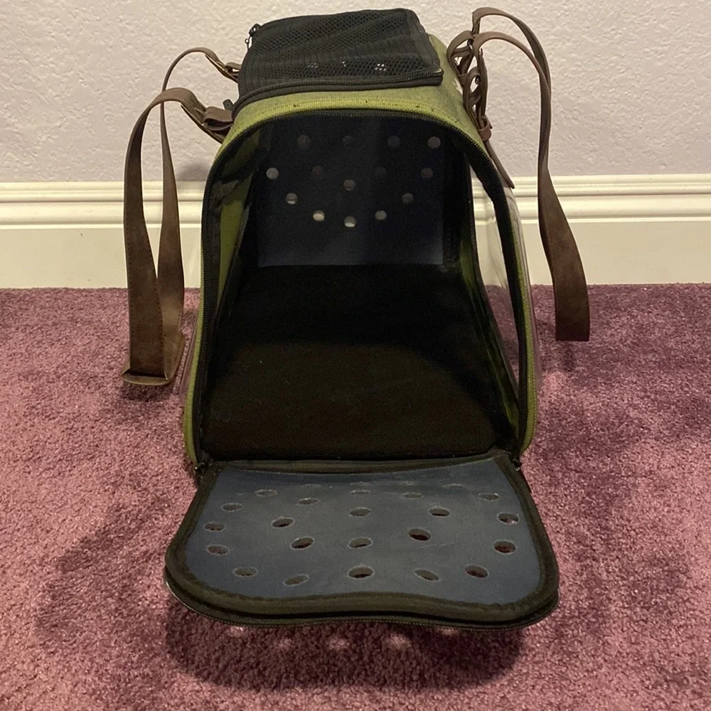 Small pet carrier